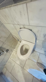 Professional end of tenancy bathroom cleaning in NW3 London
